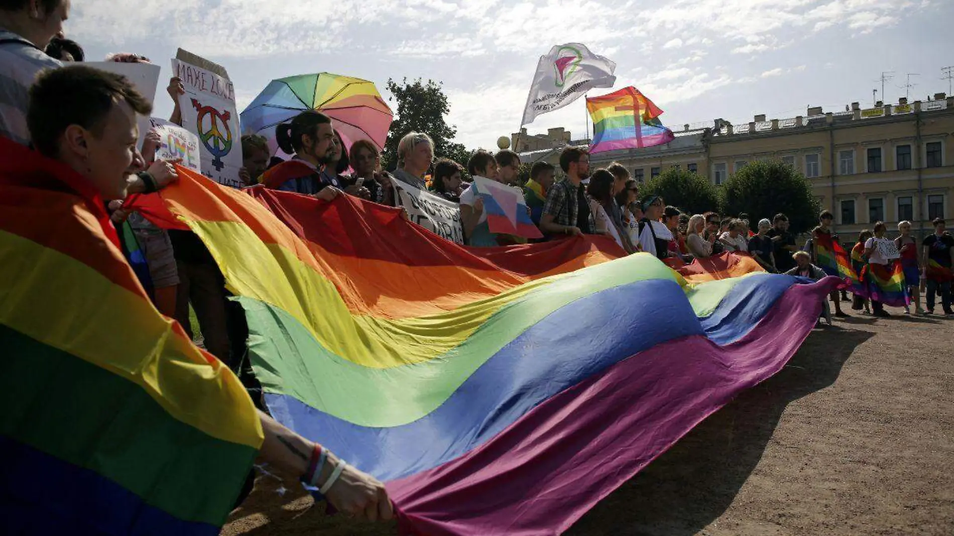 Senado ruso aprueba la prohibición más estricta contra propaganda LGBT+